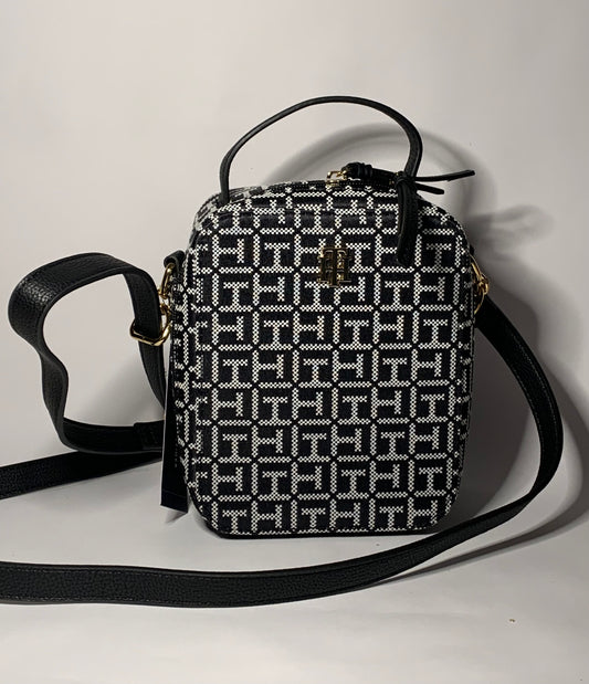 BOLSA NEGRA TOMMY CROSSBODY